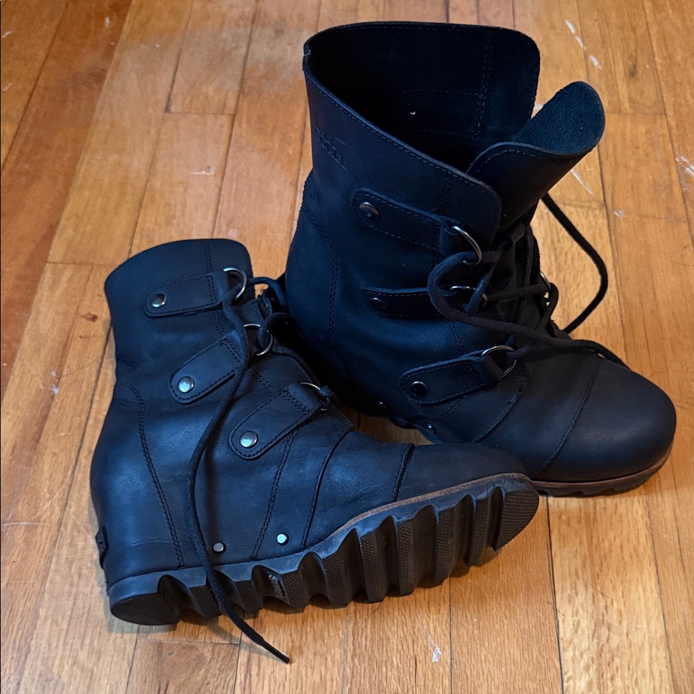 Sorel Black Leather Lace-Up Boots